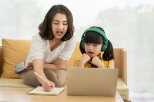 Read more about the article Berkomunikasi secara Efektif pada Anak Ada Caranya. Simak Tips Berikut!