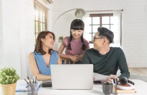 Read more about the article Bagaimana Cara Mengasuh Generasi Alpha yang Menginjak Usia Praremaja?